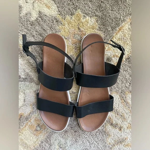 Women’s black sandals size 9 - Picture 2 of 4